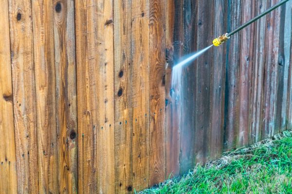 Fence Washing in Westminster